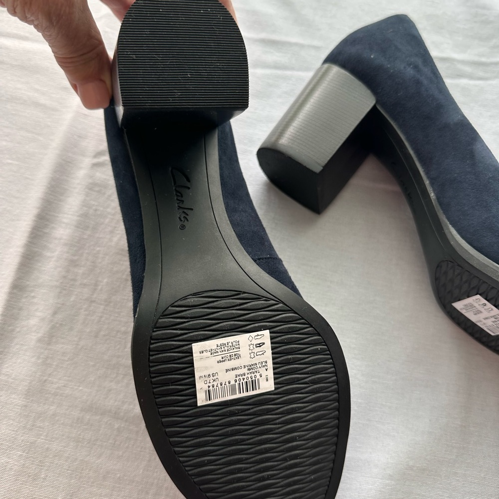 👠Clarks size 9.5 suede pump NWT👠 - Picture 8 of 11